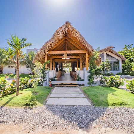 Coconut Paradise Beach Hotel Juan Baron Exterior photo